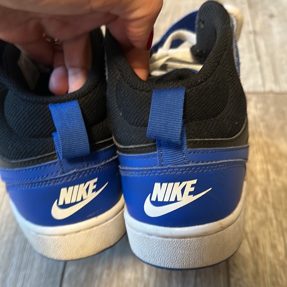 Nike size 5 boys - Picture 2 of 5